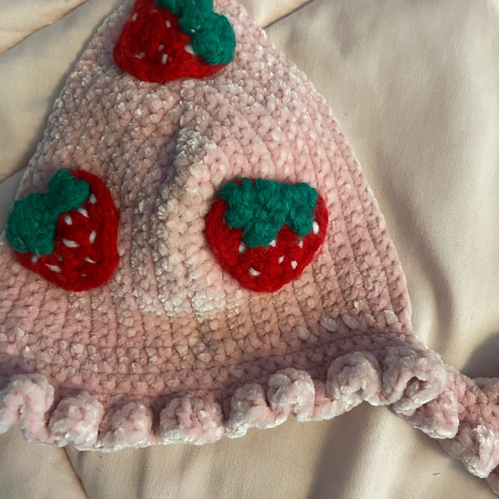 STRAWBERRY VELVET TOP - Picture 2 of 4